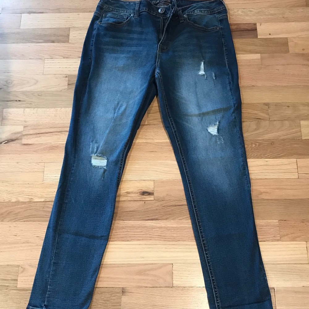 Maurices distressed skinny jeans